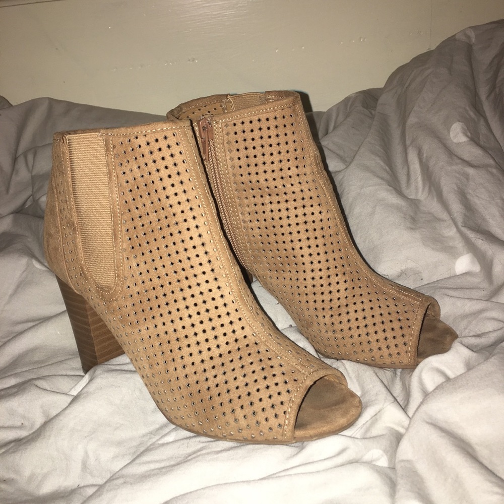 Chinese Laundry Wedges